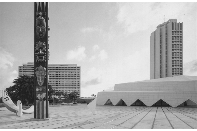 Fig. 7
Thomas Leitersdorf e Heinz
Fechel, Hotel Ivoire a Abidjan,
1963-70. (Di Herz 2022).