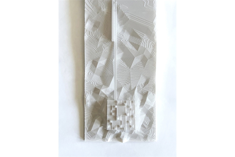 Fig. 1
In the previous page: Relationship
of the monument/memorial
with the marine topography. Model
at 1:500 scale.