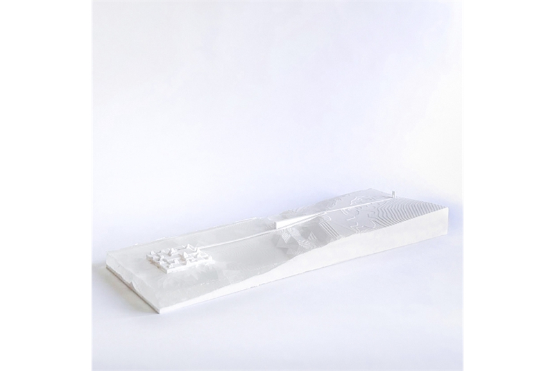 Fig. 4
Excerpt of the insertion of the monument/
memorial on the Lampedusa coast.
Model at 1:500 scale.