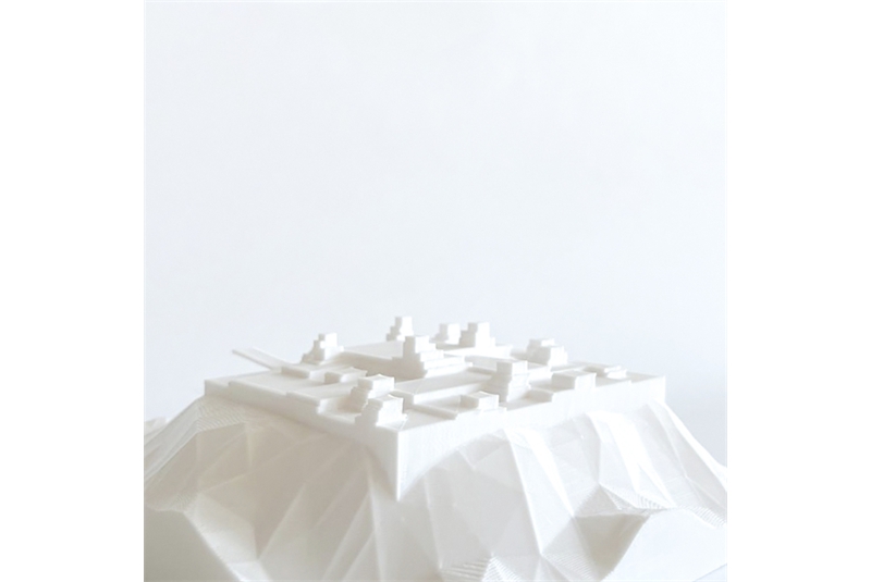 Fig. 5
Excerpt of the insertion of the monument/
memorial on the Lampedusa coast.
Model at 1:500 scale.