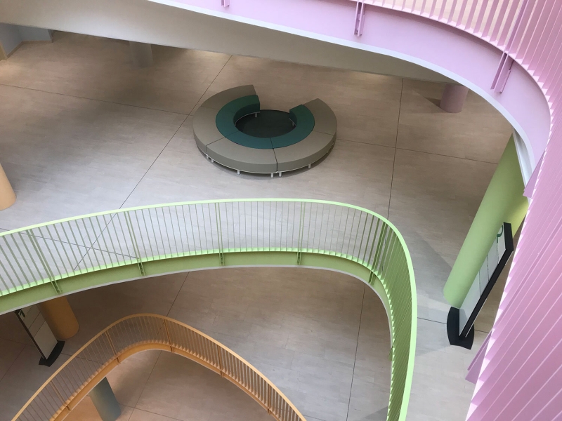 Fig. 13 Studio Lenzi & Associati, ZPZ Partners, Casa della Salute G.P. Vecchi, Modena, 2020. Vista interna. Fig. 13 Studio Lenzi & Associati, ZPZ Partners, Casa della Salute G.P. Vecchi, Modena, 2020. Vista interna.