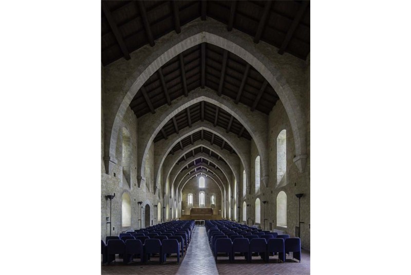 Fig. 3
Fossanova, infermeria dei conversi (foto G. Villa, da E. Gullotta, La “costruzione” di un modello: l’impiego degli archi-diaframma nell’edilizia civile ducentesca del Basso Lazio, Studi e ricerche di storia dell’architettura. Rivista dell’Associazione Italiana Storici dell’Architettura, II, n. 3. Fig. 3