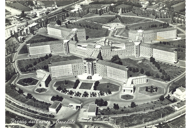 Figg. 80
- Ing. Angelo Bordoni, Ospedale di Brescia, 1938. Fotografia dall'alto / Brescia Hospital. Photography from above.