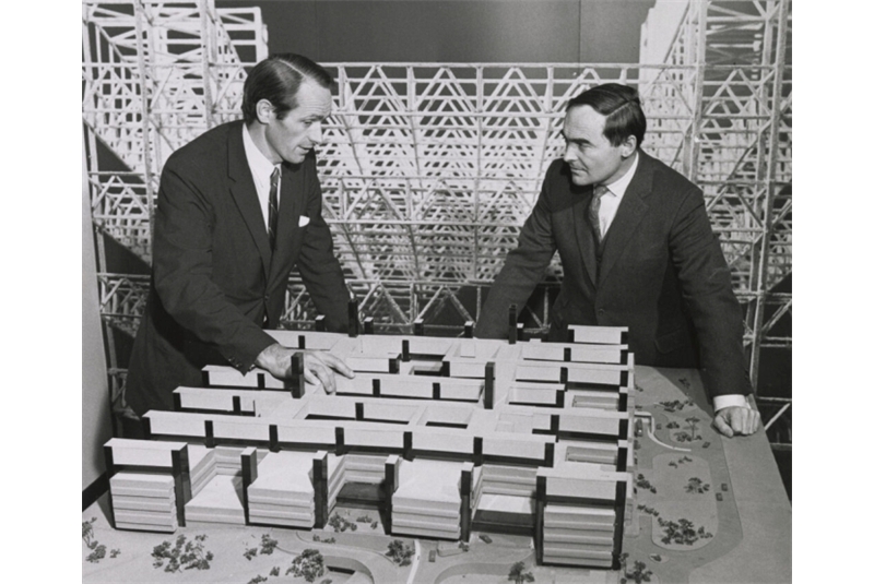 Fig. 98
- Craig, Zeidler & Strong, Mc Master Health Science Center, 1965-71. Fotografia del modello / Mc Master Health Science Center. Photograph of the model.