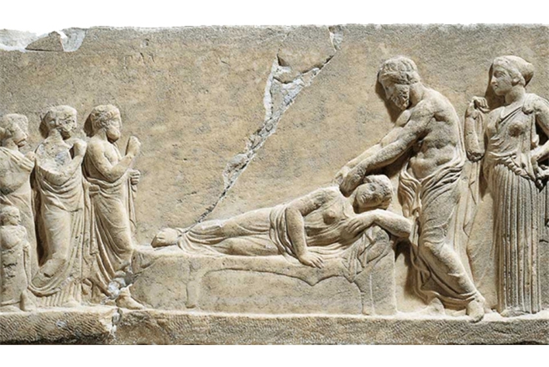 Fig. 2 - Asclepio ed Igea (a destra), Museo Archeologico del Pireo, Atene / Asclepius and Hygieia (right), Piraeus Archaeological Museum, Athens.