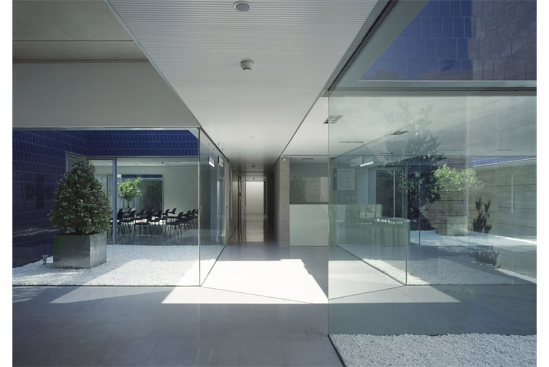 Fig. 5
estudio__entresitio, Usera, Vellaverde and Sanblas, Public Healthcare Center. Madrid (2005-07 Sanblas).
Courtesy of estudio__entresitio. Photo credits: Roland Halbe