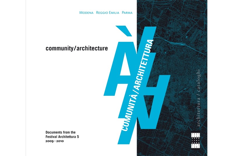 Fig. 1 Copertina del libro Comunità/Architettura, catalogo del Festival dell'Architettura di Parma 2010