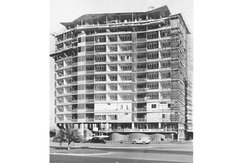 Fig. 3
Edificio Las Vegas in costruzione,
Durban 1957 (Courtesy Joan
Stannard).