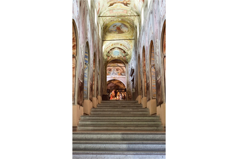 Fig. 14 Beniamino Simoni, Via Crucis a Cerveno, 1752. Interno del Santuario.
Da https://www.capeledicerveno.it/.