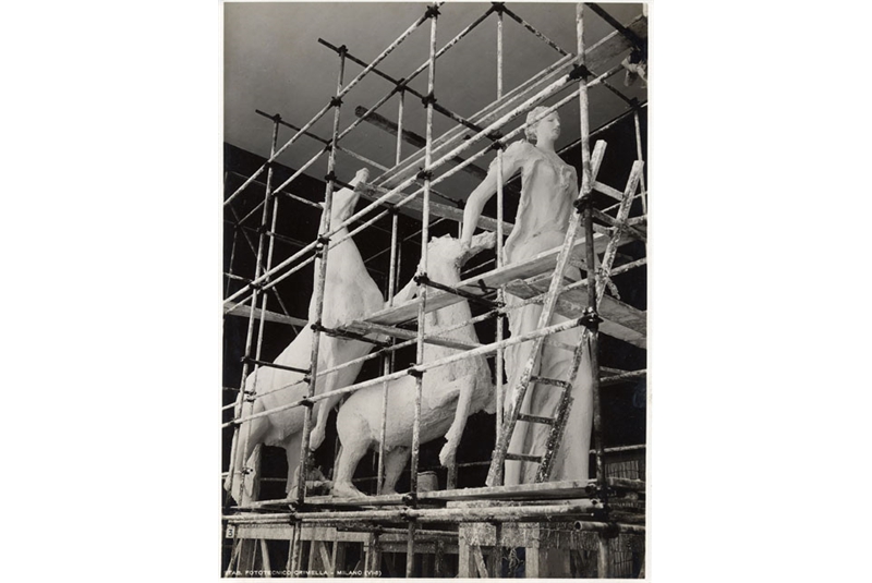 Fig. 7
Lucio Fontana, Gruppo scultoreo nel Salone d&rsquo;Onore, di Persico, Nizzoli, Palanti, Sesta Triennale, Palazzo dell&rsquo;Arte, Milano, 1936. 
&copy;Triennale Milano.