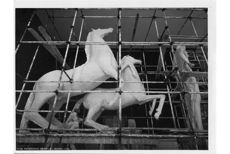 Fig. 8
Lucio Fontana, Gruppo scultoreo nel Salone d&rsquo;Onore, di Persico, Nizzoli, Palanti, Sesta Triennale, Palazzo dell&rsquo;Arte, Milano, 1936. 
&copy;Triennale Milano.
