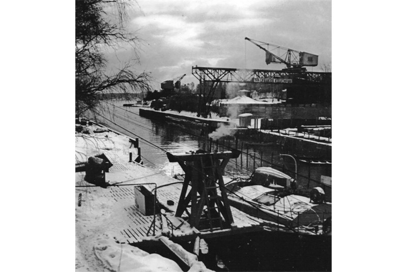 Fig. 9b
Giuseppe Pagano, fotografie
della periferia di Amburgo e del
porto di Oslo. (Cesare De Seta,
Giuseppe Pagano fotografo,
Electa, Milano 1979, p. 83).