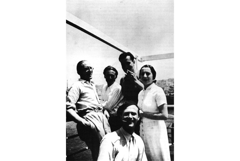 Fig. 18
Piero Bottoni (in the foreground) with Le Corbusier, Saporta, Terragni and Renata Pollini on the ship Patris II, 4th CIAM, 1933. (G. Consonni, L. Meneghetti, G. Tonon (eds.), Piero Bottoni opera completa, Fabbri Editori, Milan 1990, p. 50).