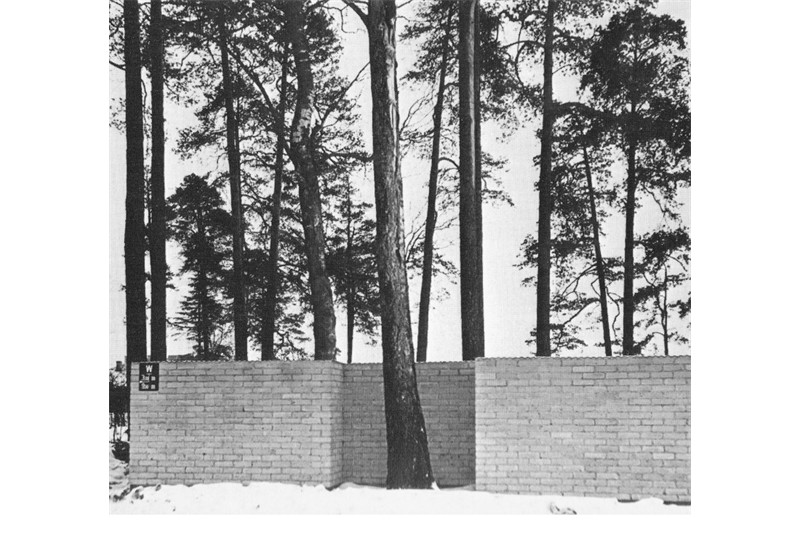Figs. 12 a-b
Giuseppe Pagano, photographs of the Aalto House, Helsinki, 1939. (Cesare De Seta, Giuseppe Pagano fotografo, Electa, Milan 1979, p. 38).