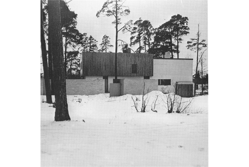 Figs. 12 a-b
Giuseppe Pagano, photographs of the Aalto House, Helsinki, 1939. (Cesare De Seta, Giuseppe Pagano fotografo, Electa, Milan 1979, p. 38).