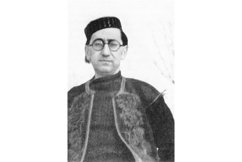 Figs. 7 a-b
Giuseppe Pagano during his trip to Scandinavia (1939) and in Greek costume (1941). (&laquo;Casabella-Costruzioni&raquo;, nos. 195&ndash;198, 1946, pp. 5&ndash;6).