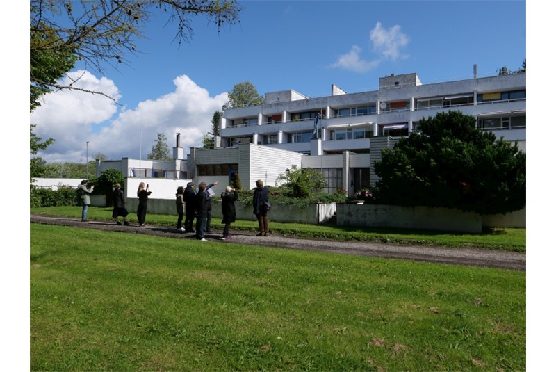 Fig. 15 - GT#2, P&auml;rnu: visita al complesso
residenziale &ldquo;Kuldne Kodu&rdquo;
(Golden Home) di Toomas
Rein, 1972-1987. Foto A. Vougia
(AUTH), 10 giugno 2024.