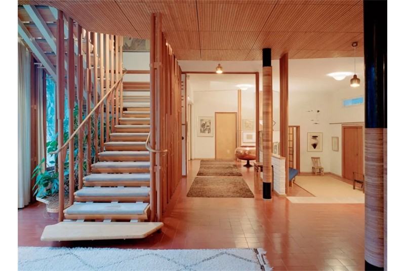 Fig. 9
A.Aalto Villa Mairea (1938-39),
Vista della scala verso ingresso.