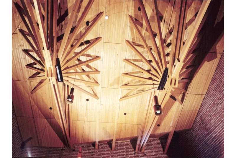 Fig. 20
A.Aalto Municipio di S&auml;yn&auml;tsalo
(1949-52), Vista del sistema dei
sostegni della copertura della
sala consiliare.