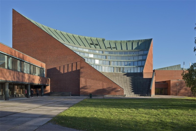 Fig. 31
A.Aalto Campus di Otaniemi
(1949-70), Vista esterna auditorium.