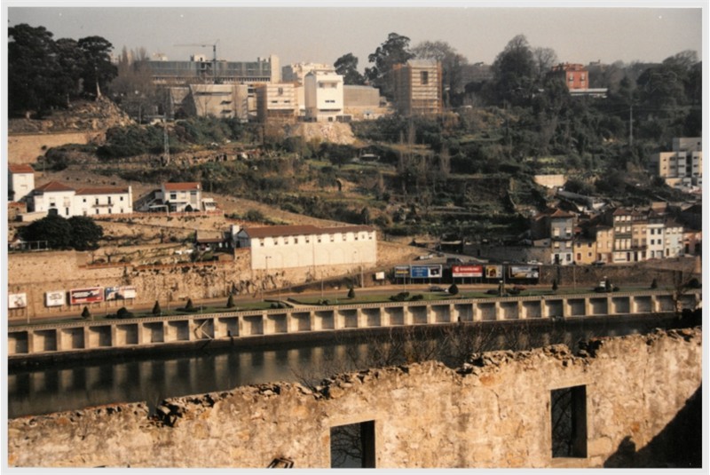 Fig. 2 FAUP site from the opposite Douro riverbank (In: Archive Álvaro Siza, Col. Serralves Foundation – Museum of Contemporary Art, Porto. Donation 2015. PT-FS-ASV-19-3-1-03-001). Fig. 2 FAUP site from the opposite Douro riverbank (In: Archive Álvaro Siza, Col. Serralves Foundation – Museum of Contemporary Art, Porto. Donation 2015. PT-FS-ASV-19-3-1-03-001).