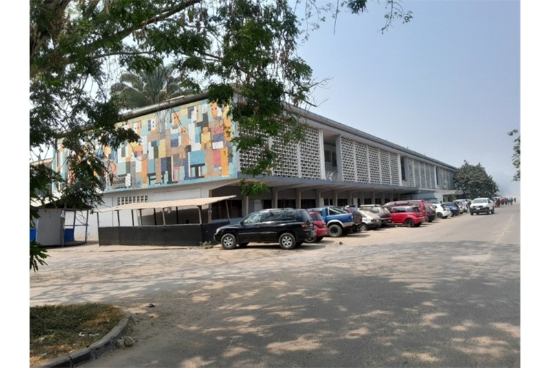 Fig. 5
University clinics. Northern facade
of the hospital with large mosaics
orderred by Gillon. Photo:
Nkondi, 2023. Fig. 5
University clinics. Northern facade
of the hospital with large mosaics
orderred by Gillon. Photo:
Nkondi, 2023.